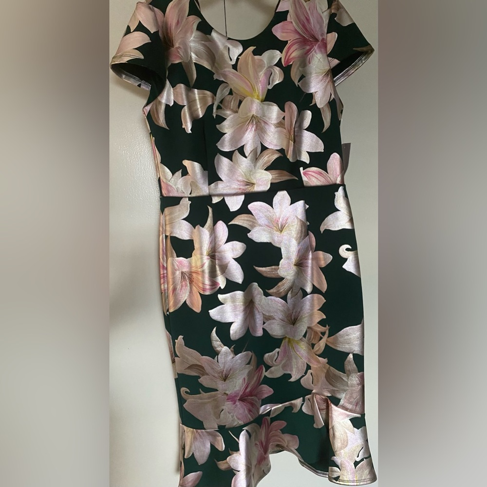 NEW Short floral green dress